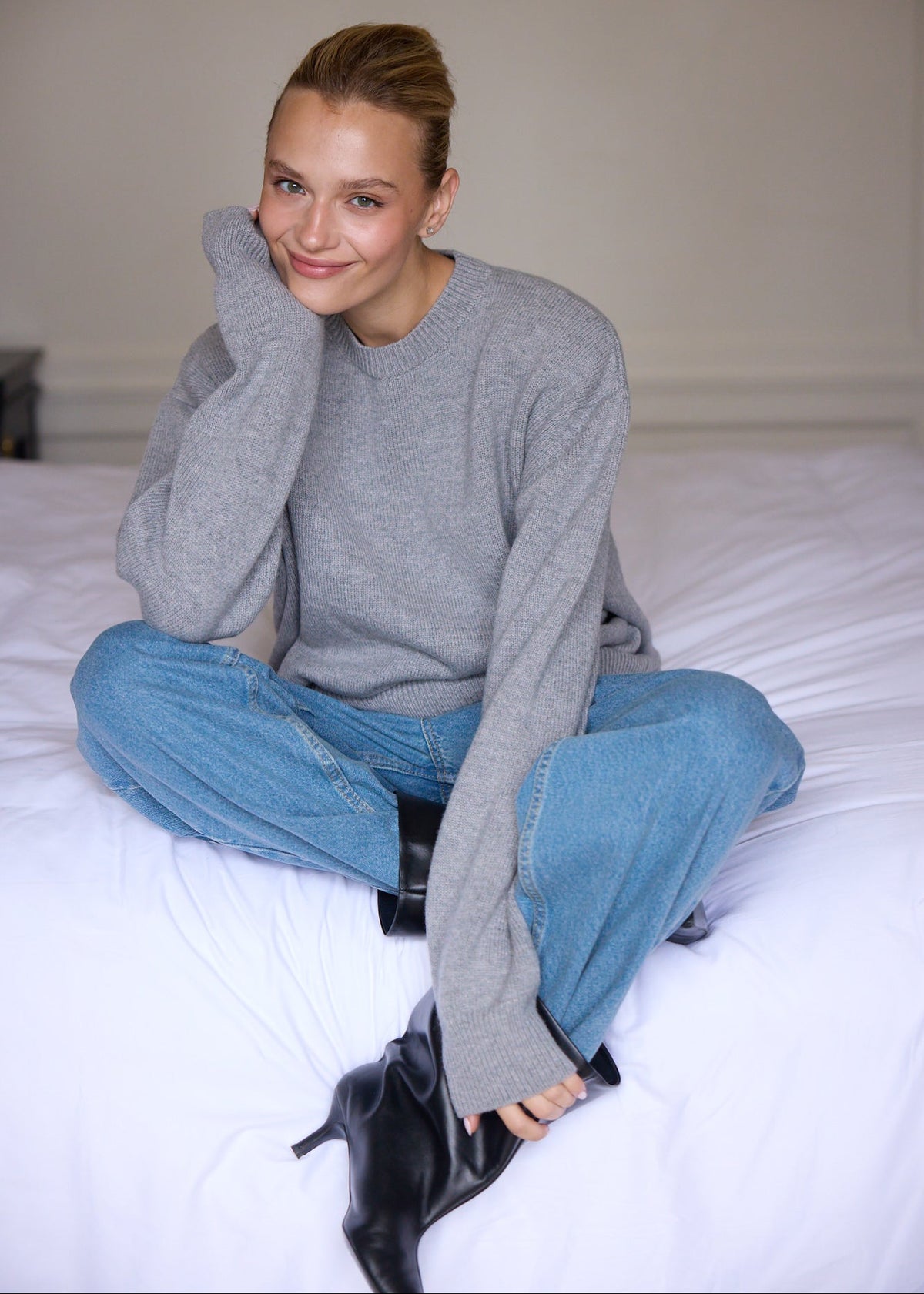 CECILIA LIGHT GREY SWEATER